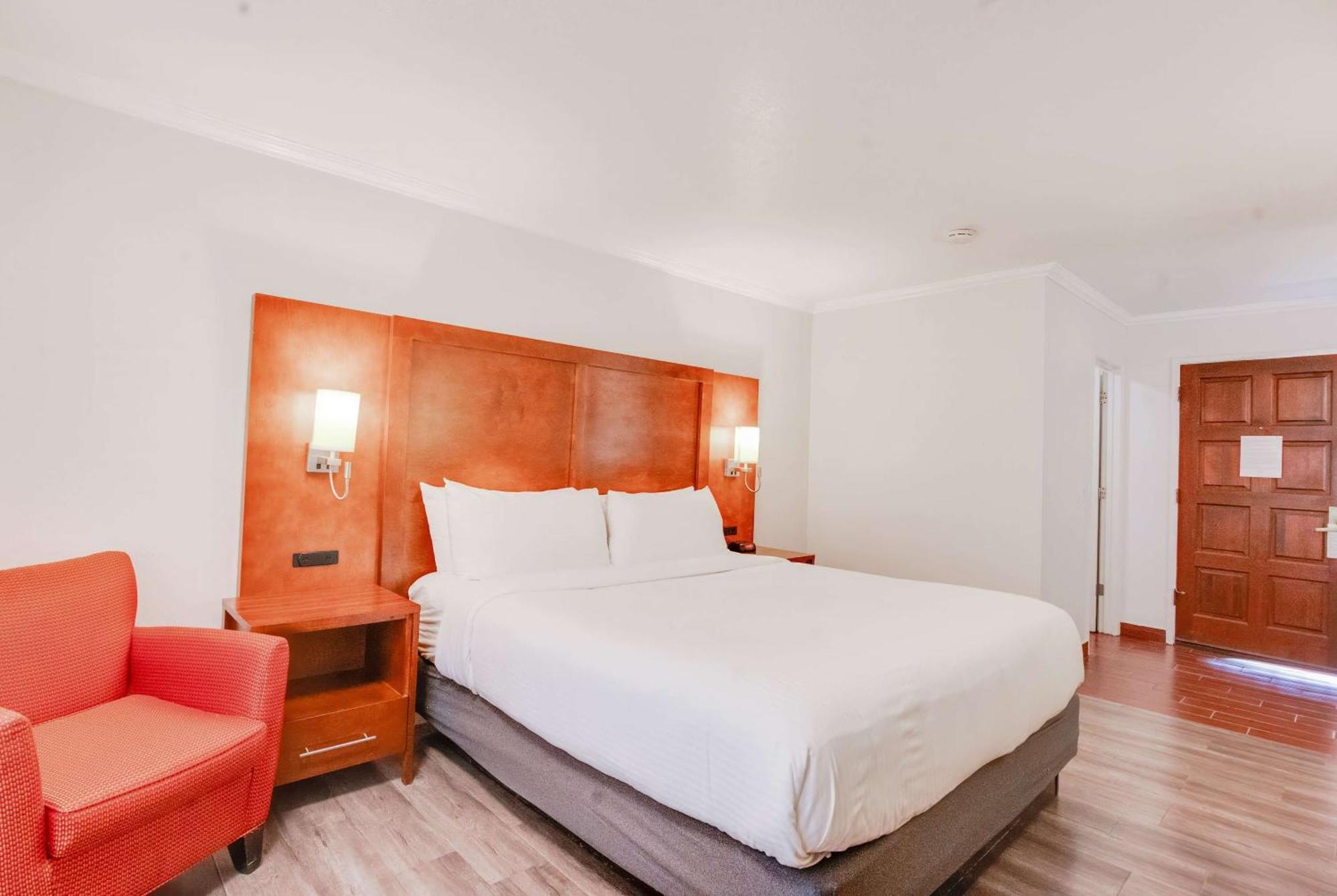 Ramada By Wyndham Mountain View Hotell Exteriör bild